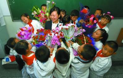 刚上幼儿园教师节给老师送什么呢,教师节给幼儿园老师送礼物怎么送