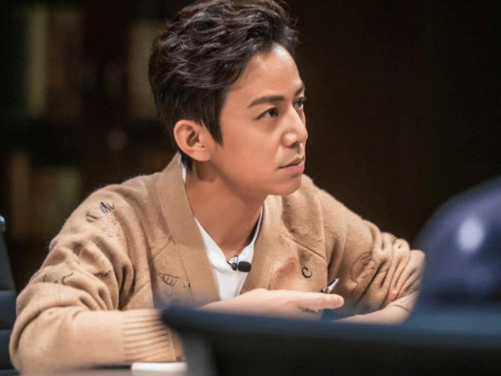 多位艺人何炅注销工作室,导演周国刚何炅