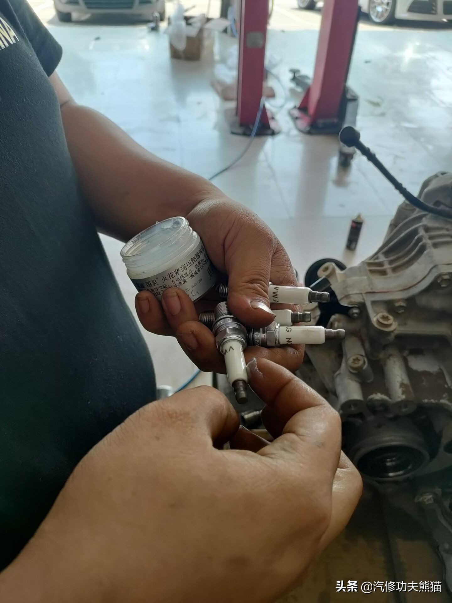 老途观发动机漏油维修,老途观涡轮增压器漏油维修多钱