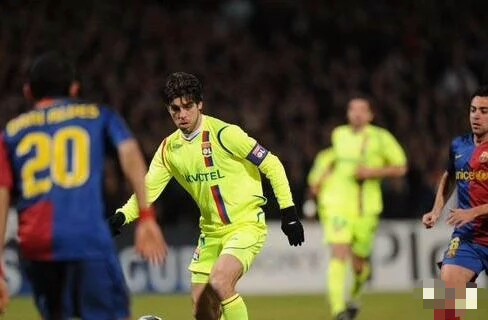 把普通球队带成劲旅的6个男人，其中一人的球衣被俱乐部永久封存