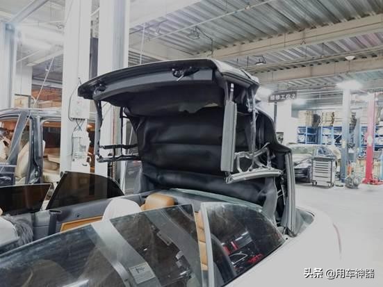 售价高达40万的敞篷高尔夫，棚顶居然被人放火了！