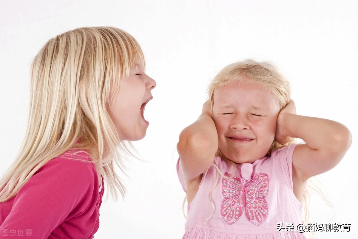 老二总是欺负老大，怎么办？父母不介入，用这一招治好老二的强悍