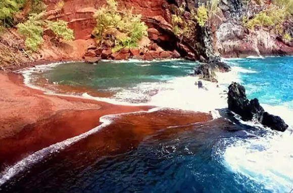 印尼美丽的海滩,世界上唯一的粉色海滩