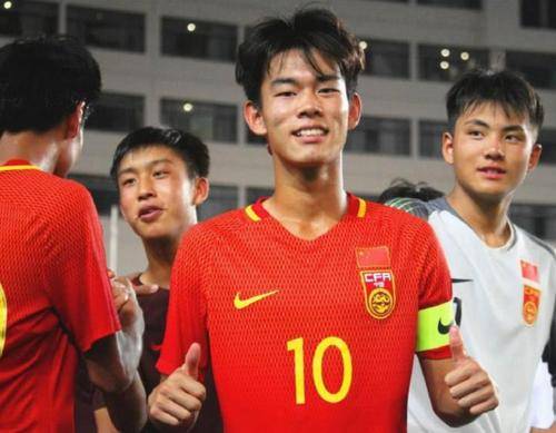 鲁能小将何小珂,鲁能青训何小珂视频