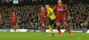 范迪克英超比赛视频,英超足球惊险一幕