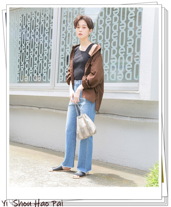 女星喇叭牛仔裤搭配,风衣搭配喇叭牛仔裤