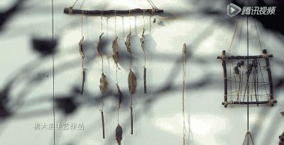 她31岁放弃北漂高薪，回归森林“捡垃圾”，用树叶打造出人间仙境