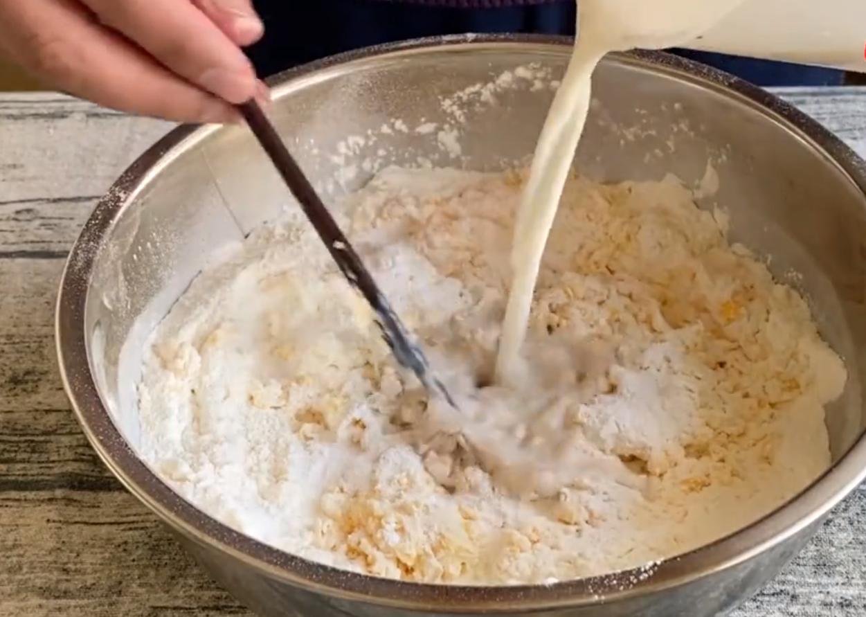 小油条香酥蓬松的做法不加鸡蛋,奶香鸡蛋小油条