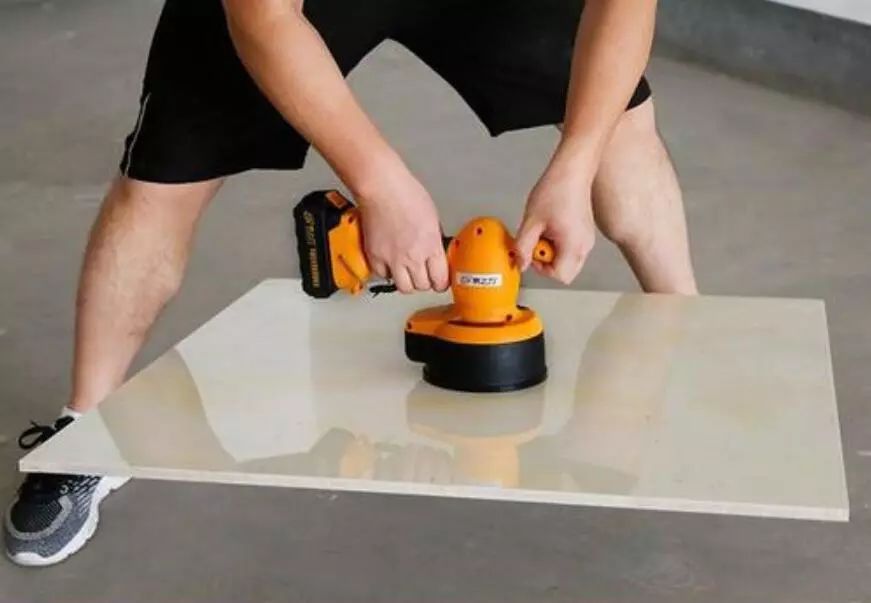 瓦工师傅贴地砖都空鼓吗,瓷砖空鼓脱落之瓦工原始修复技巧