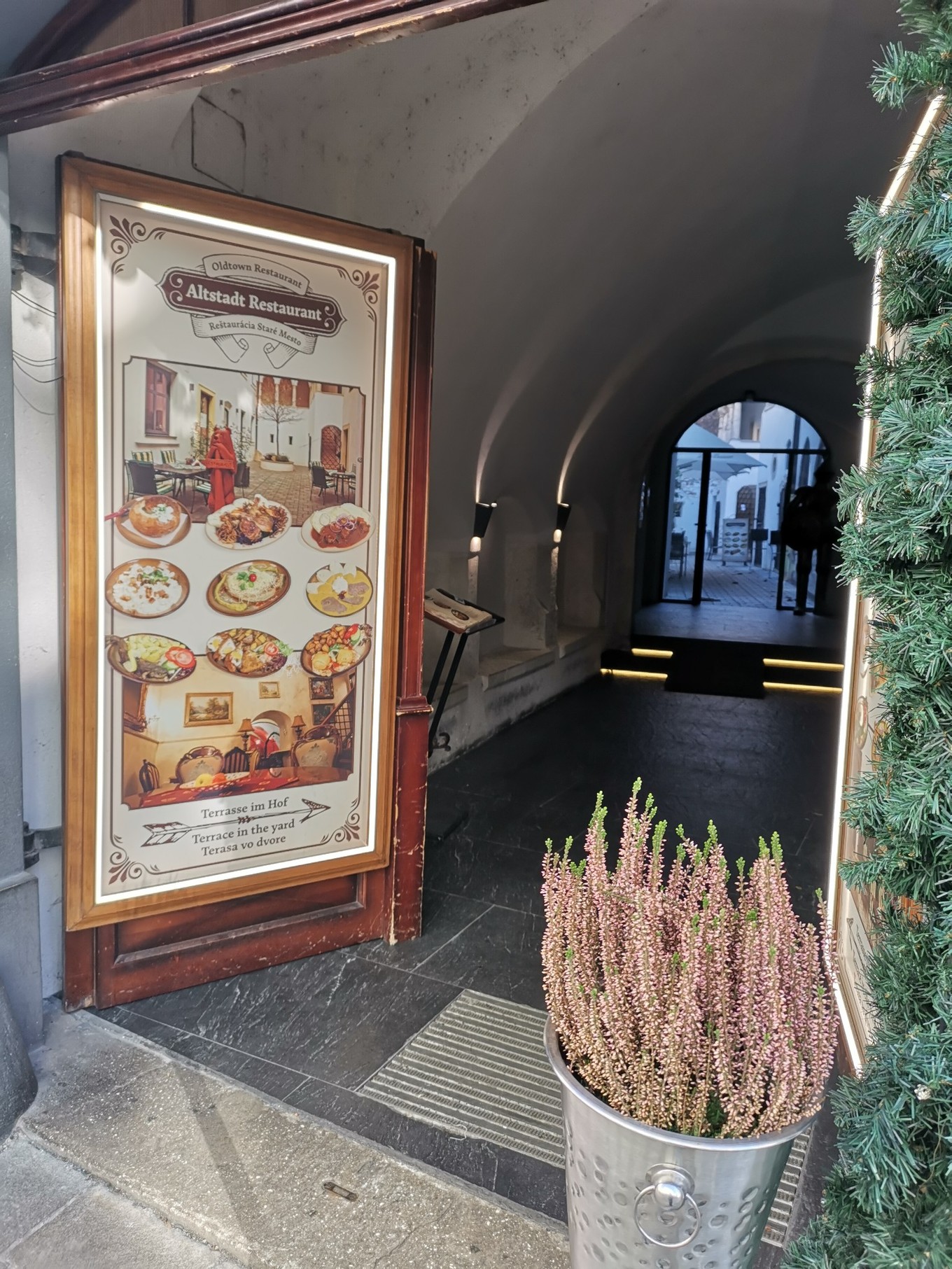 中欧旅游攻略多瑙河,中欧览秀城美食