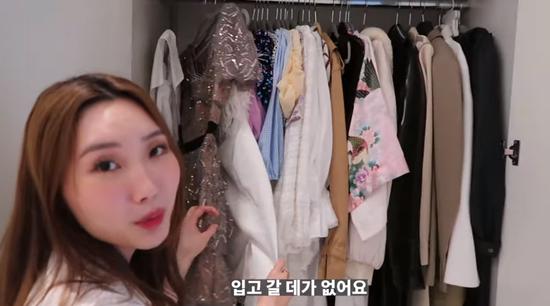 韩国女生独居公寓,韩国美女晒衣服