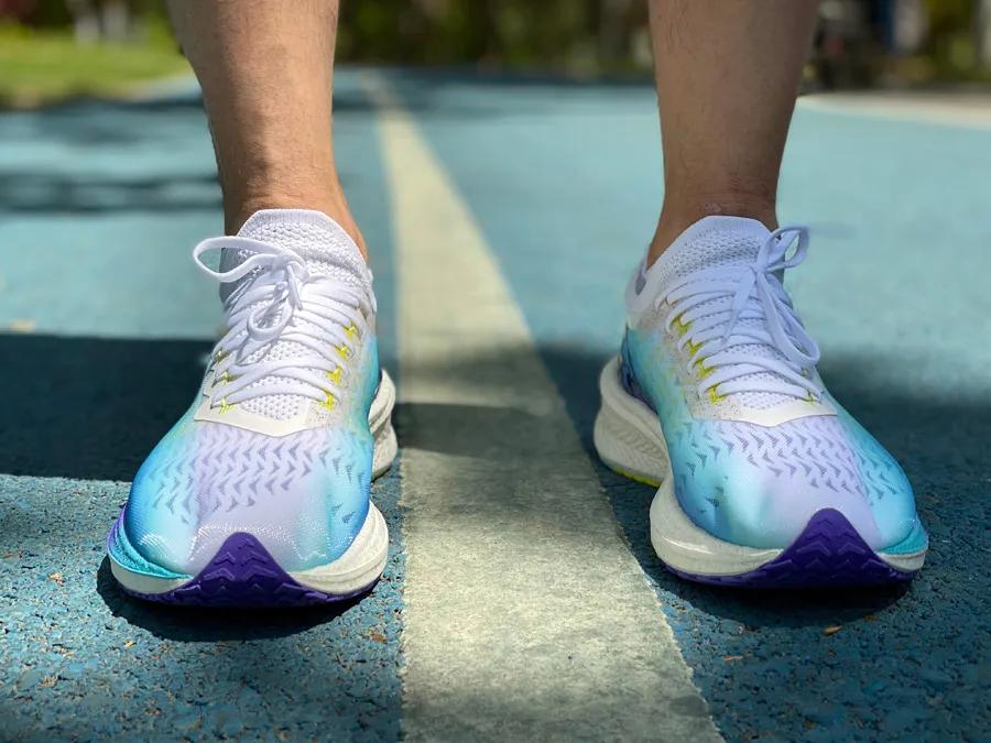 飞电discovery多巴胺为什么贵,李宁飞电discovery跑鞋