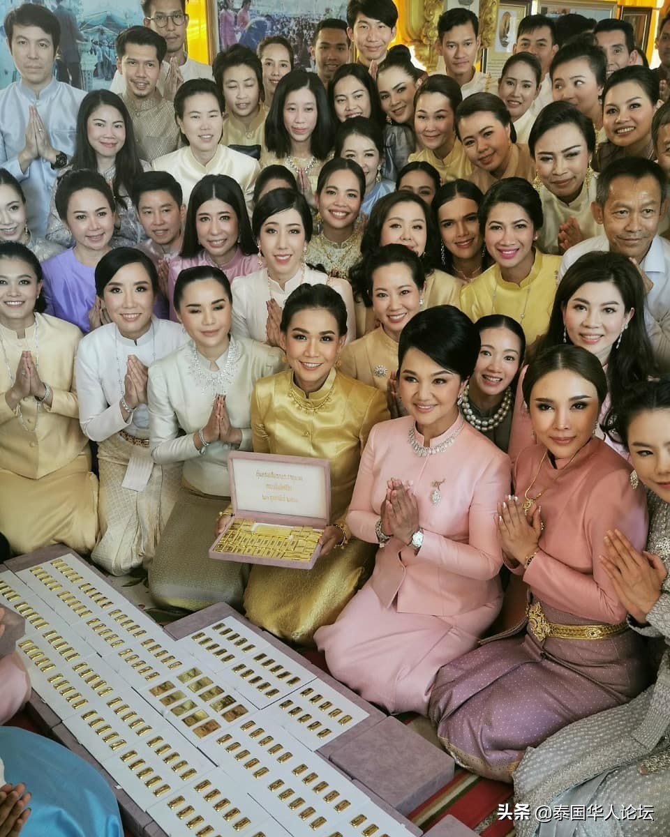 大手笔!泰国名主持敬献100铢黄金为佛寺镀金