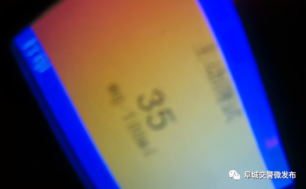 一男子醉酒回家被拦因请代驾,一男子酒后驾驶被罚