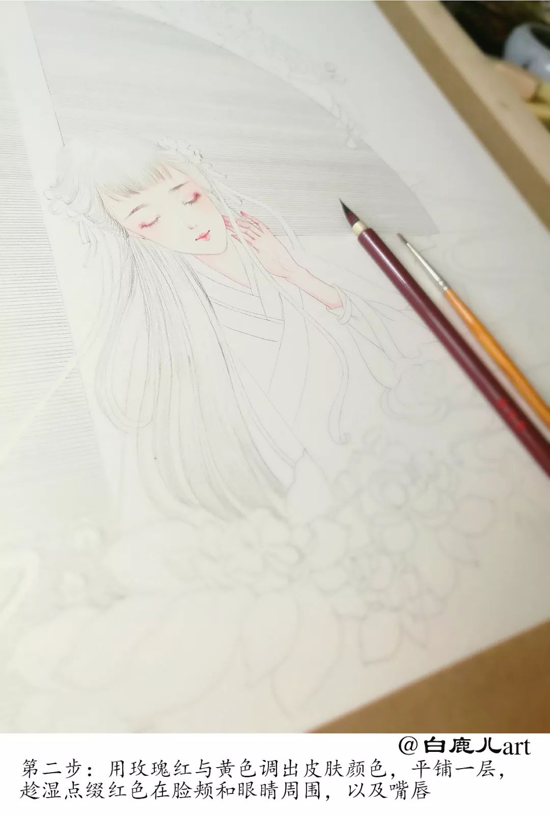 玉手青丝美女图片,一袭白衣清冷出尘的古风美人