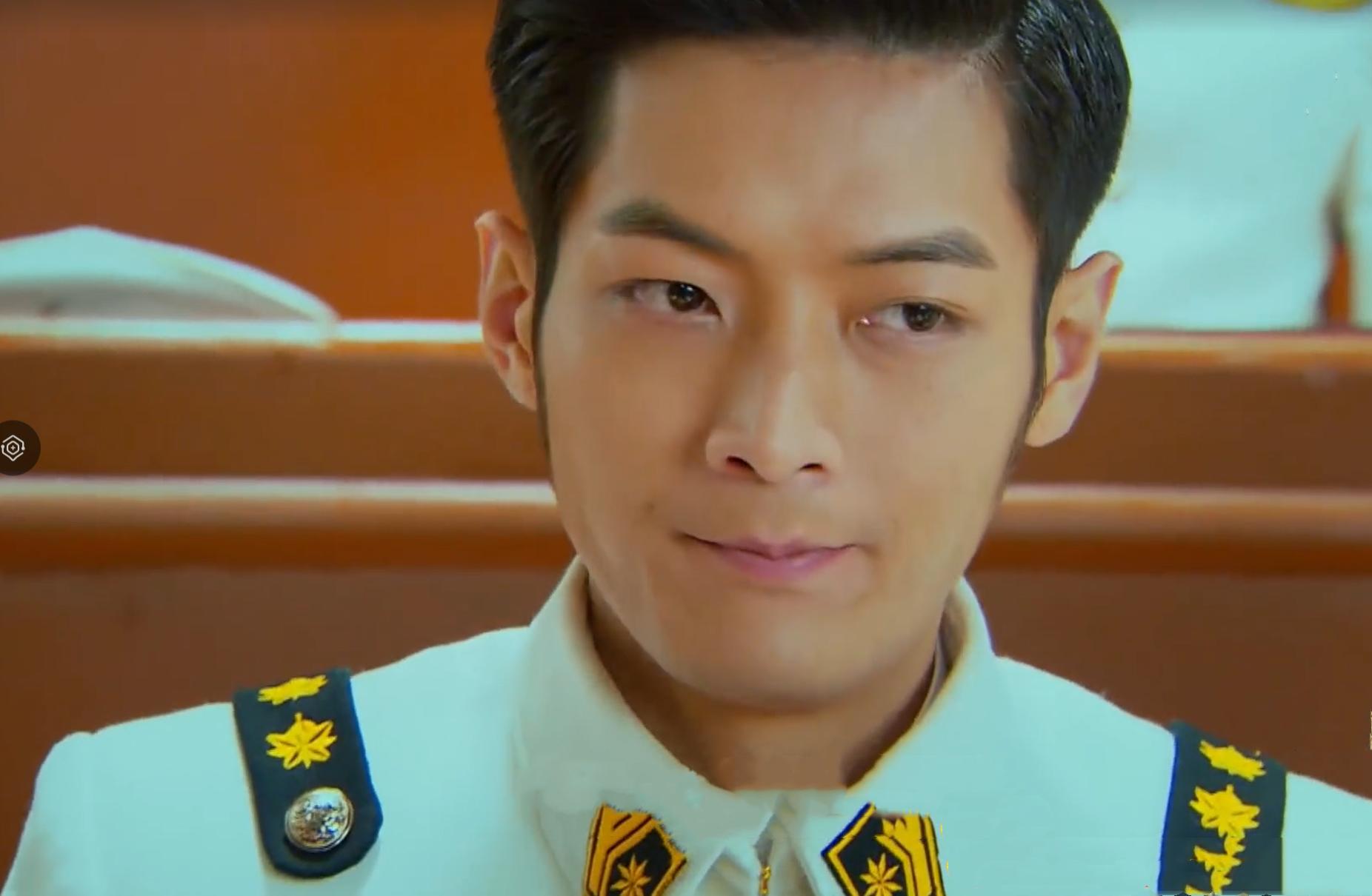 考古《偏偏喜欢你》高伟光的青葱年华，挥汗的兵哥哥，别提多俊朗