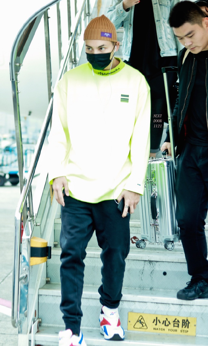 陈伟霆短发穿衣搭配,陈伟霆潮流装扮轻松打造型男风格