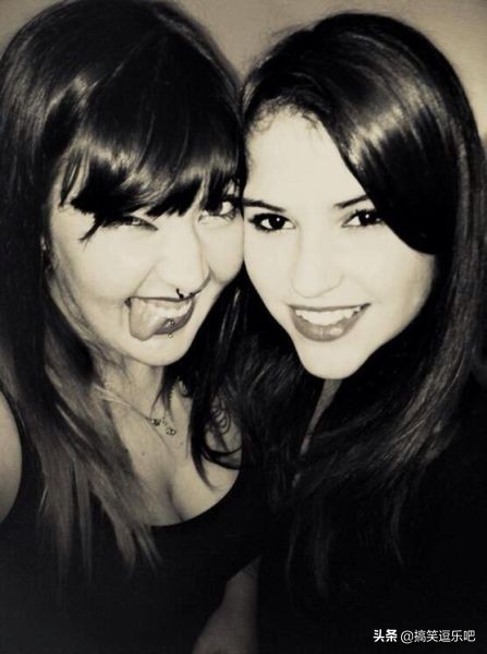 笑岔气的搞笑段子：有些人表面上喊穷，背地里为喜欢的人大手大脚