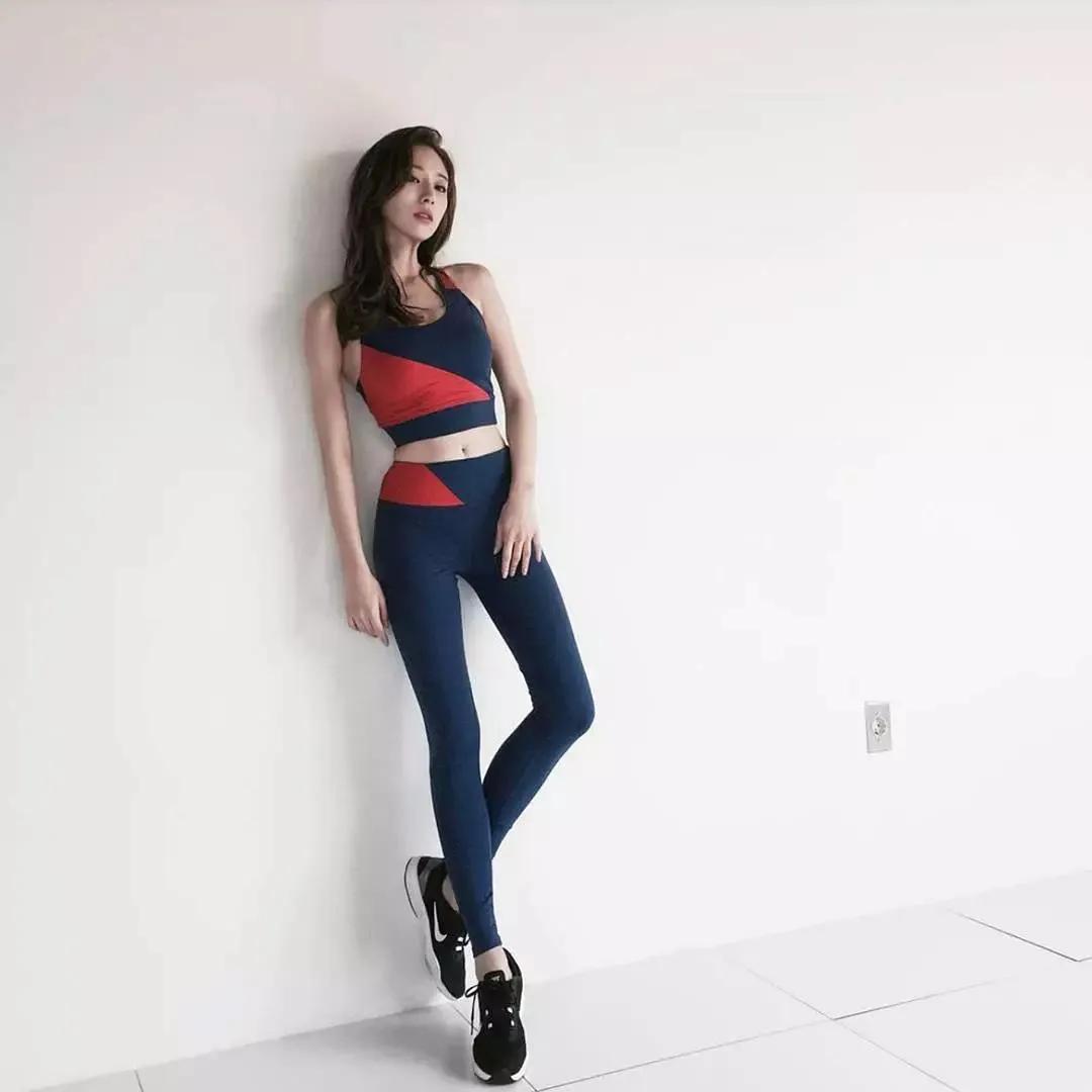 韩国小姐姐的健身日常训练,身材完美的韩国健身小姐姐