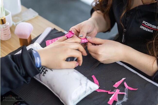 保时捷911turbos漂移,保时捷panamera雪地模式怎么开