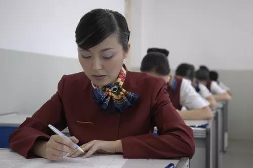 空姐体检是男人检查吗,空姐每年都要体检吗