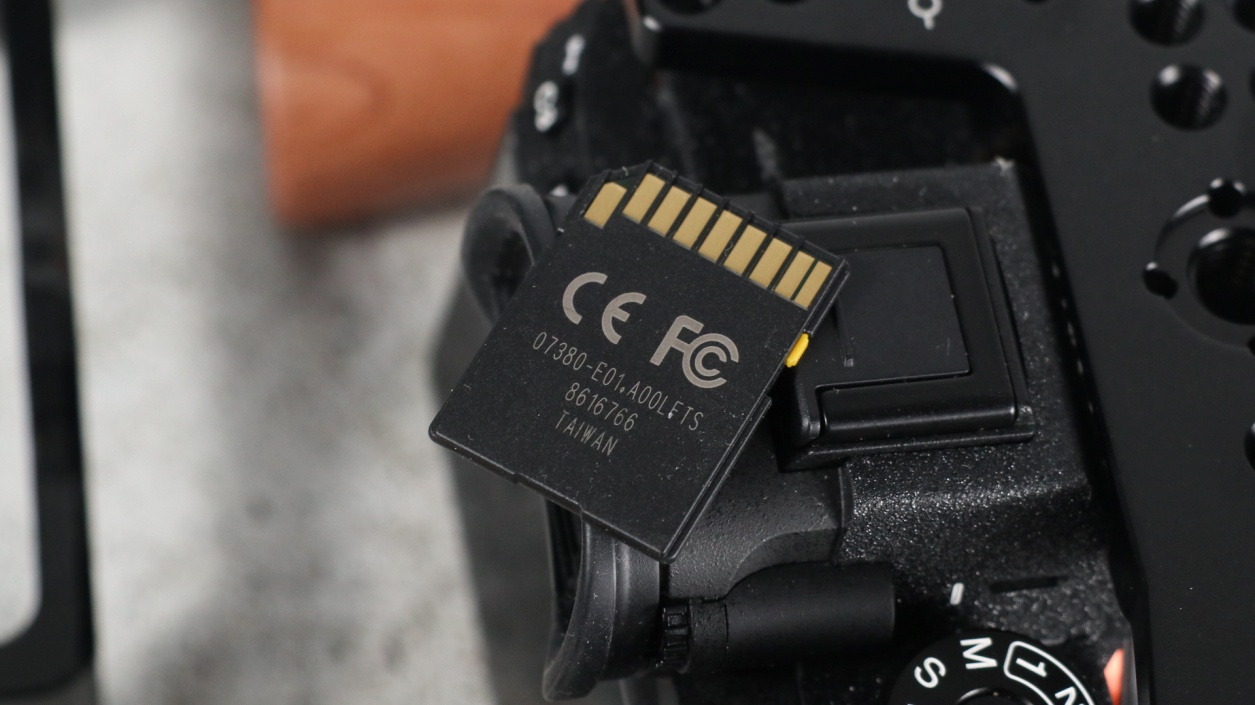 金士顿32g内存卡加二合一读卡器,金士顿u3tf卡