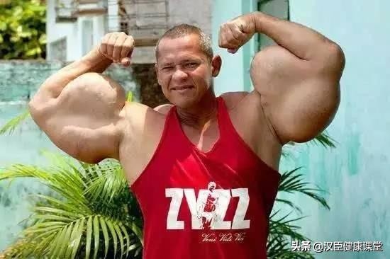 史上最强肌肉男肱二头肌周长73.66cm，网友：我的才33cm