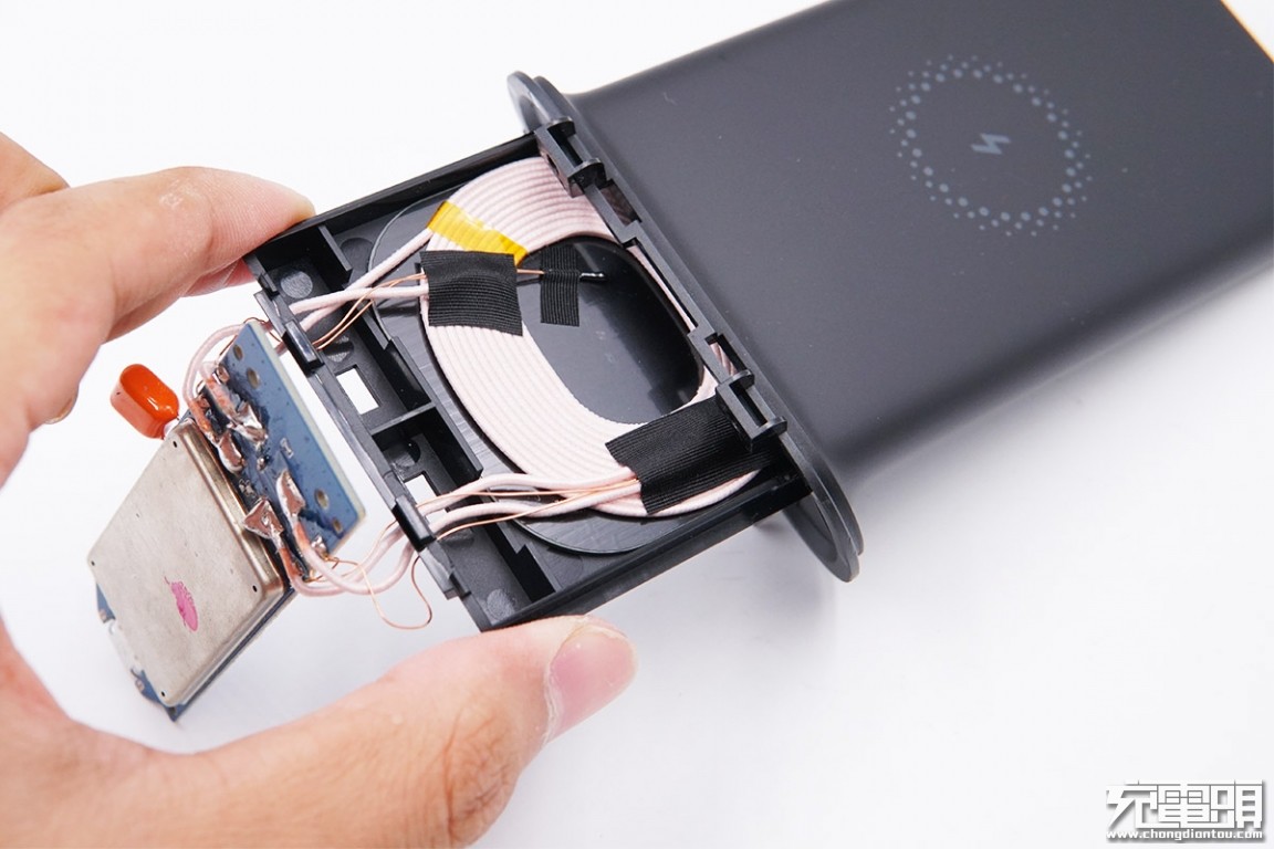 小米升降式无线充和80w无线充对比,小米20瓦无线充拆解