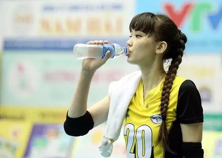 让人惊艳的排球女神,4年前排球界第一美少女现在模样