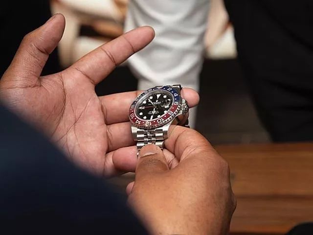 卡西欧劳力士绿鬼联名小金块,卡西欧小金块9dr和9prt有什么区别