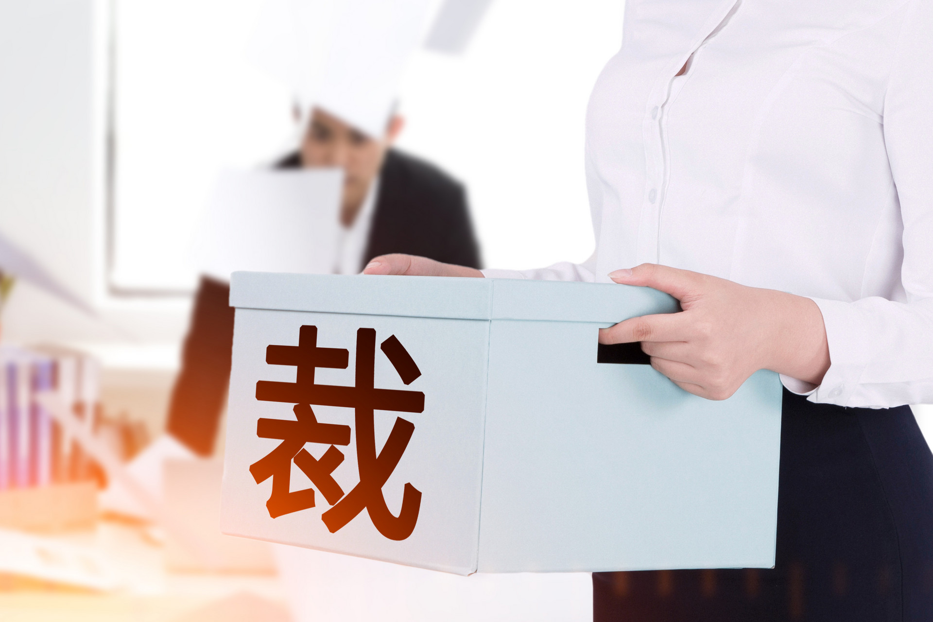 产假结束后未上班可以停发工资吗,产假结束没回岗需要承担社保吗