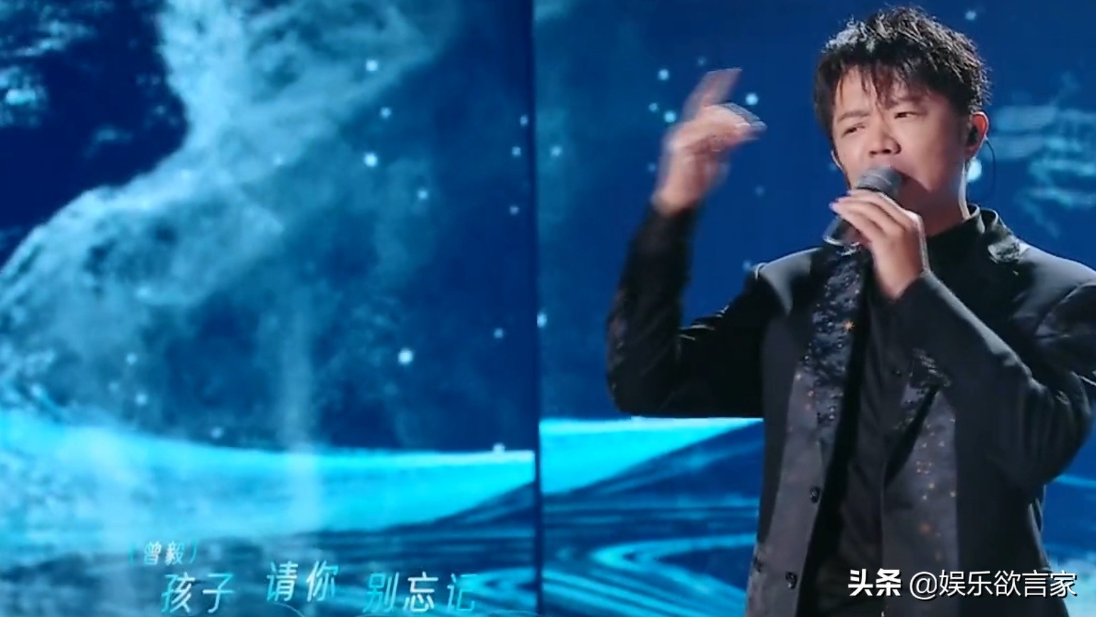 凤凰传奇曾毅梵语翻唱,凤凰传奇演唱会女生翻唱曾毅