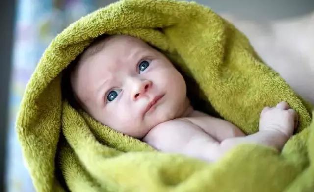 宝宝尿黄是喝奶粉上火吗,宝宝尿黄上火怎么办