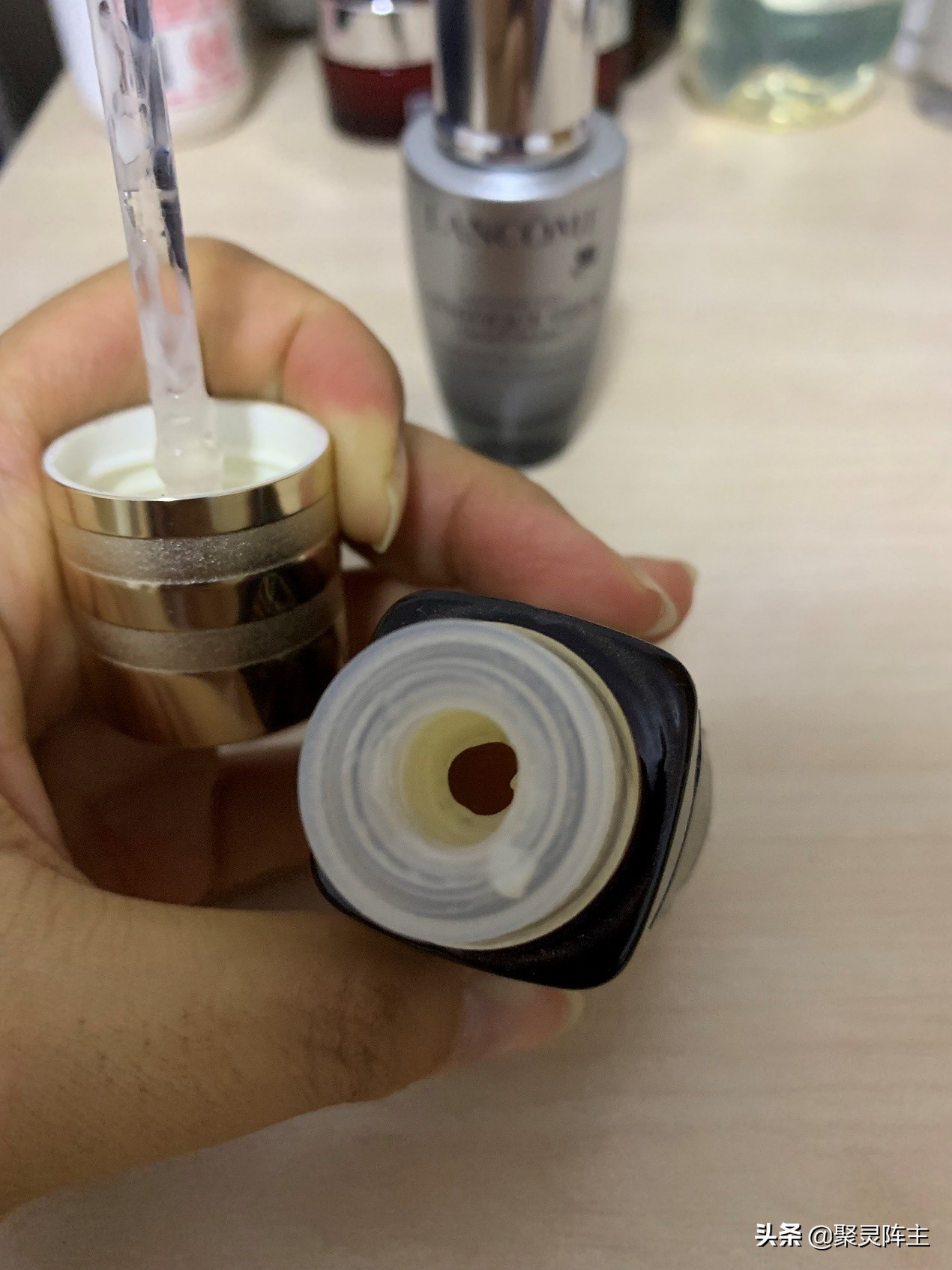 小棕瓶和小黑瓶眼部精华测评,小棕瓶和小黑瓶哪个性价比高