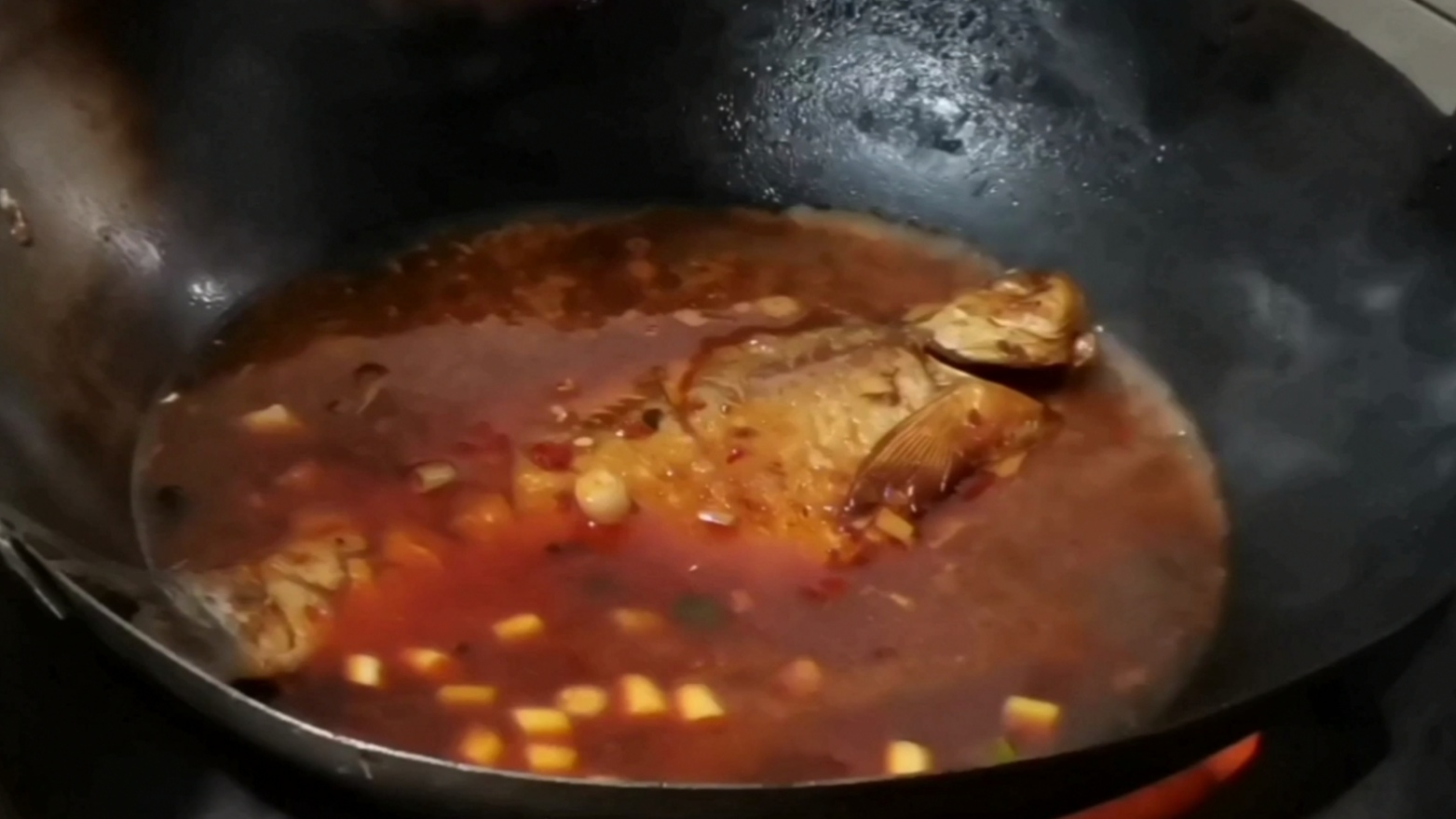 在家做红烧鱼怎么做才好吃,红烧鱼这样做味道鲜美好吃又入味