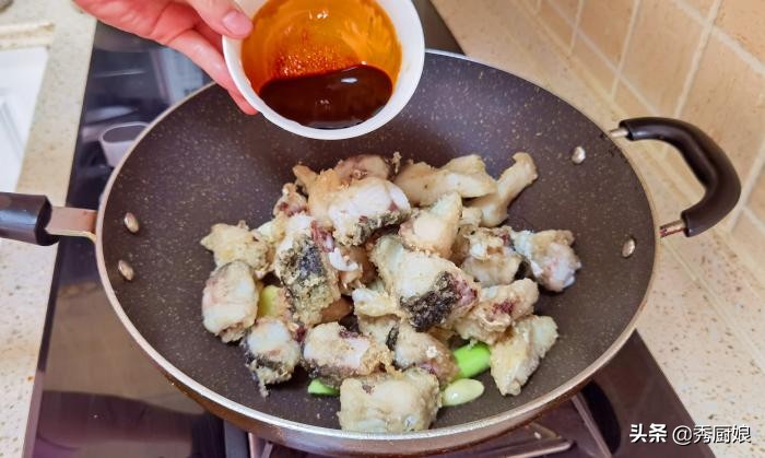 鲈鱼草鱼鲫鱼,秋天碰见这菜别手软富含胶质