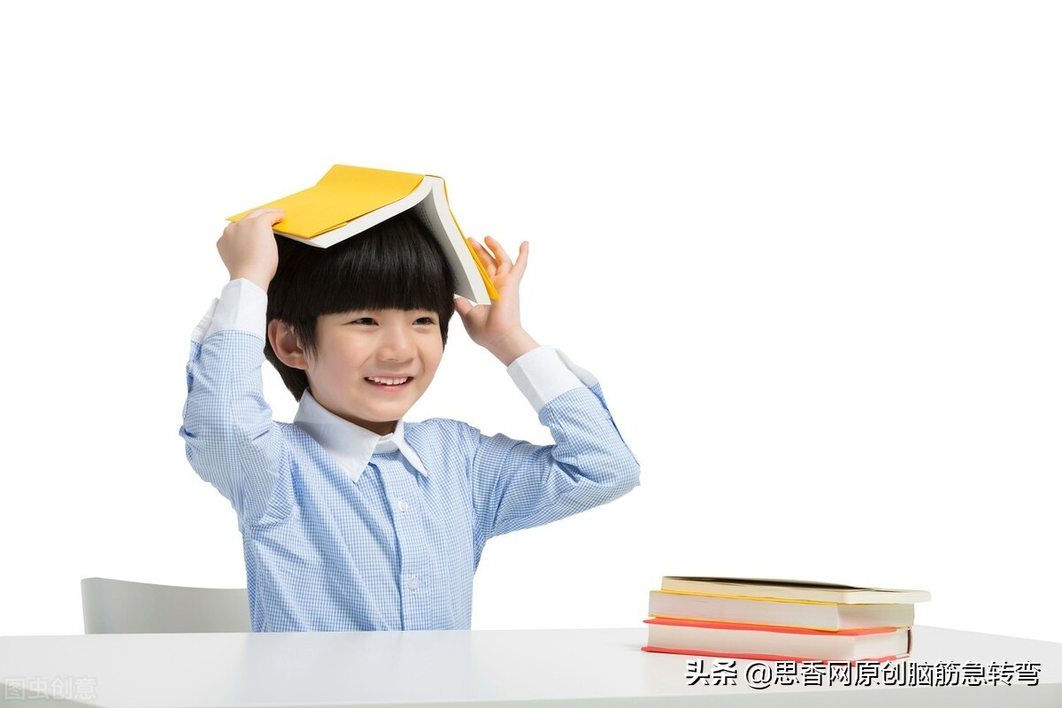 圆滚滚,滚滚圆,生来爱在地上转,遭脚踢,被头顶(打一物)