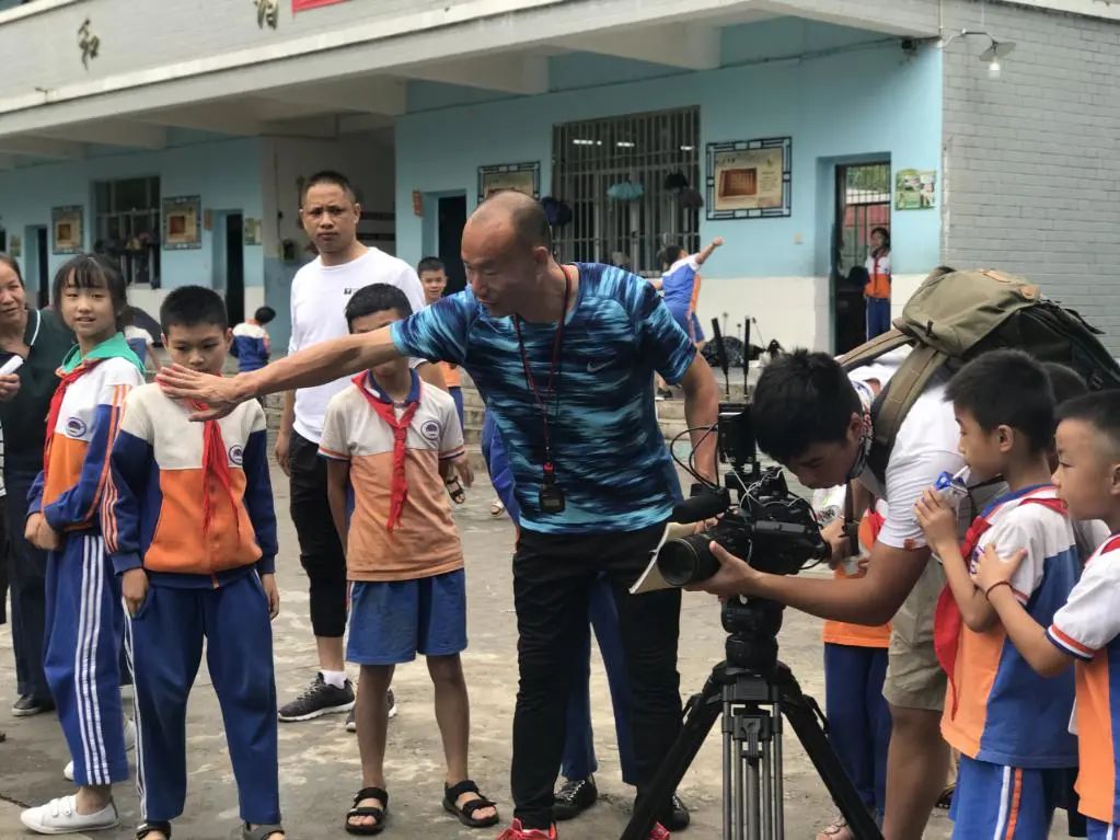 越秀|扶贫路上的越秀人,体育名师周活新:用爱与责任,在粤黔两地搭一座桥