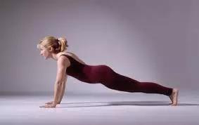 1000卡健身房健身训练计划,新手女生第一天去健身房训练计划