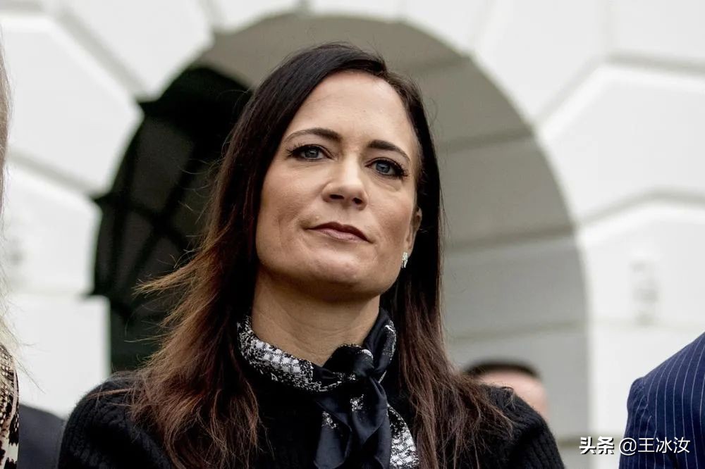 前白宫发言人新书爆料：特朗普做肠镜不打麻药，竟是怕彭斯篡权？