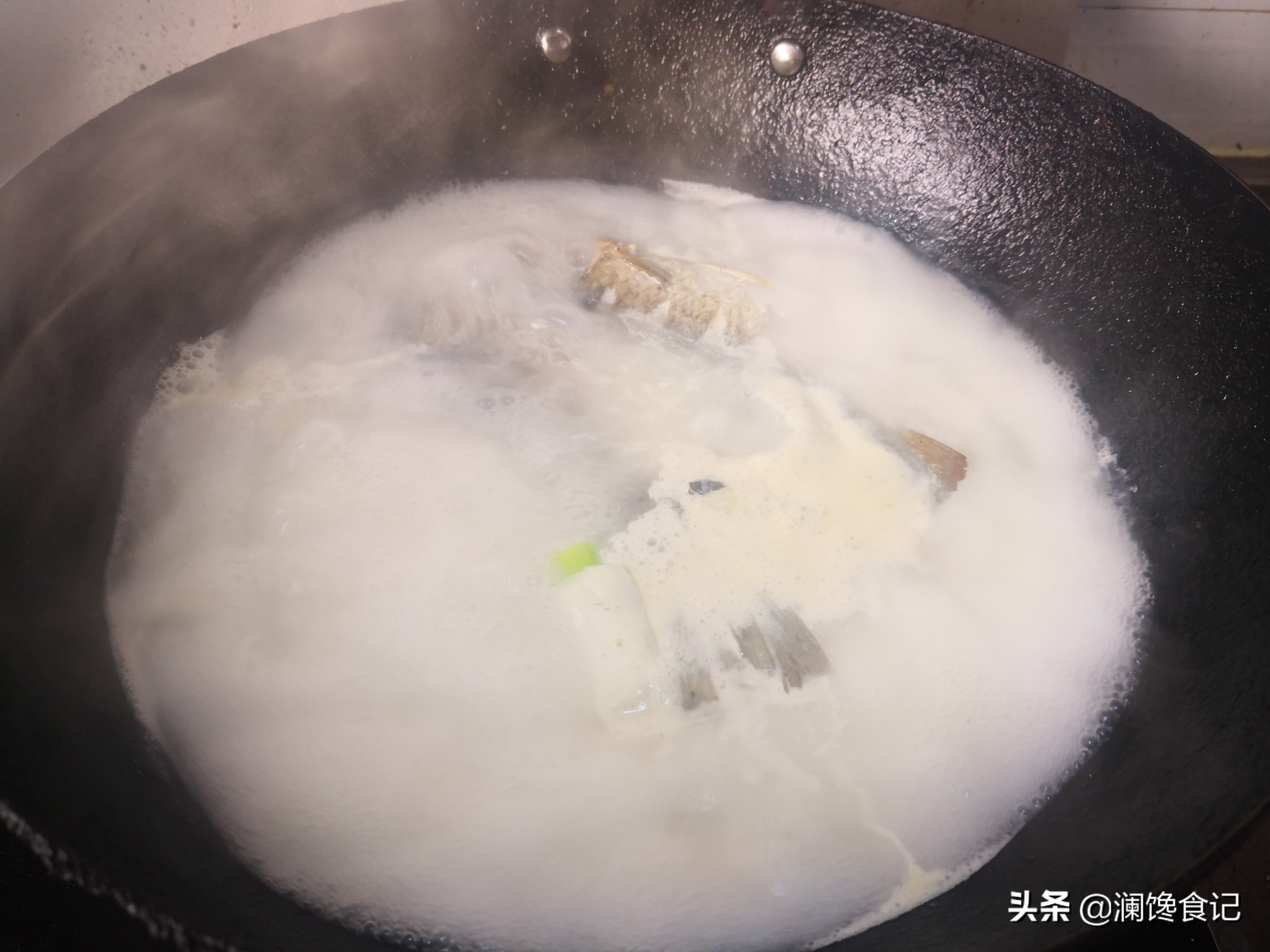 谁说螺蛳粉只有年轻人喜欢,螺蛳清明螺