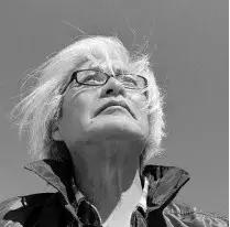 纸上的光影和字：6月30日，来看中国20位诗人的街拍摄影展