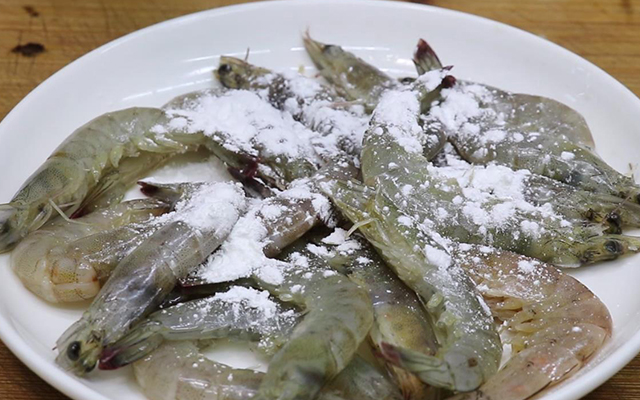 香辣虾怎么做才能外酥里嫩,香辣虾怎么做才能嫩滑不柴