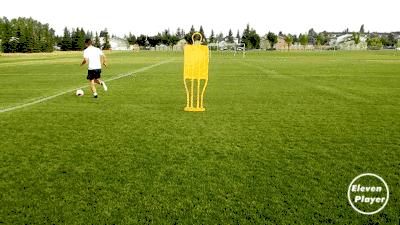 简单又实用的过人技巧足球,足球过人技巧空中摆动腿