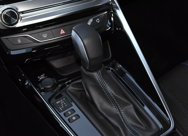 19款标致308换胎,19款308改款