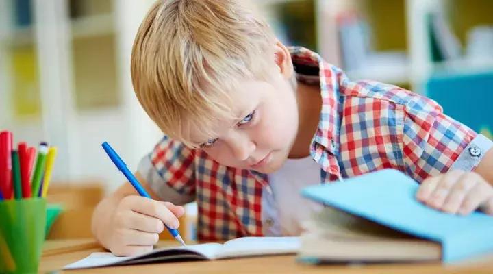 学生时期怎么谈恋爱,学生谈恋爱应该怎么教育