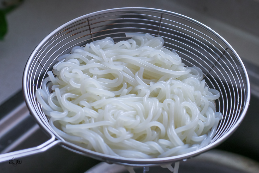 怎么样煮螺蛳粉更好吃呢,煮螺蛳粉的重要步骤