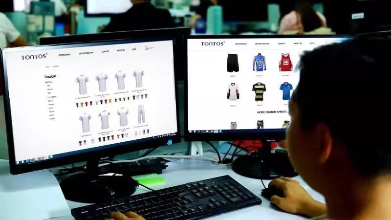 12天内赶制13万件，他帮阿里定制“上市纪念服”