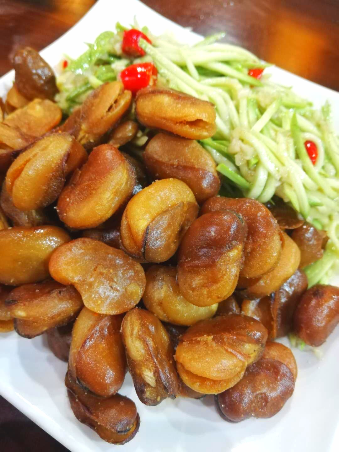 郑州十里铺街，来自于济源的知名炒鸡光光酱，味道果然可带劲儿啊