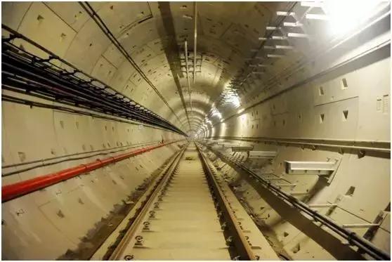 地铁站务员上班真实工作情况,北京地铁站务员的一天